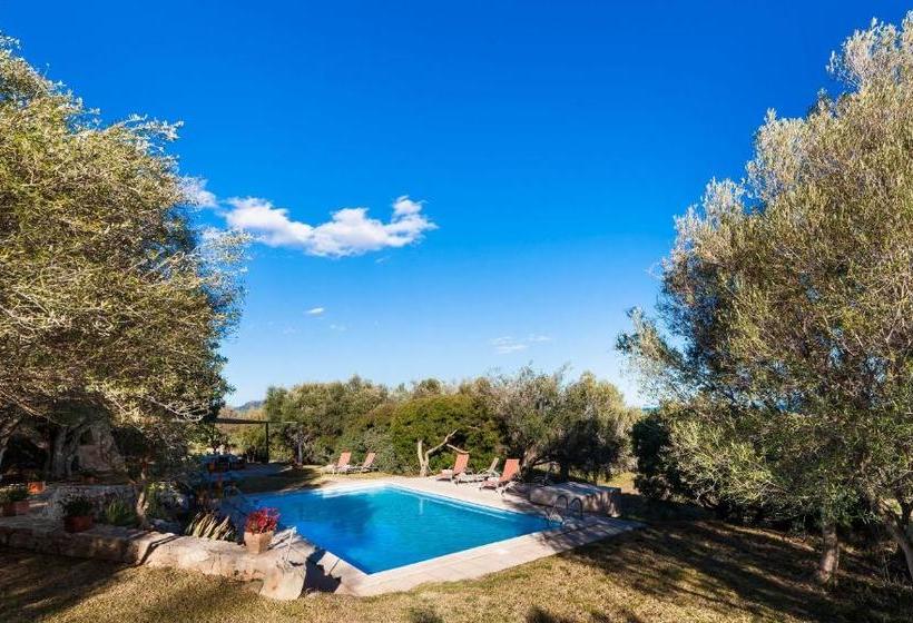 Отель Es Garrover