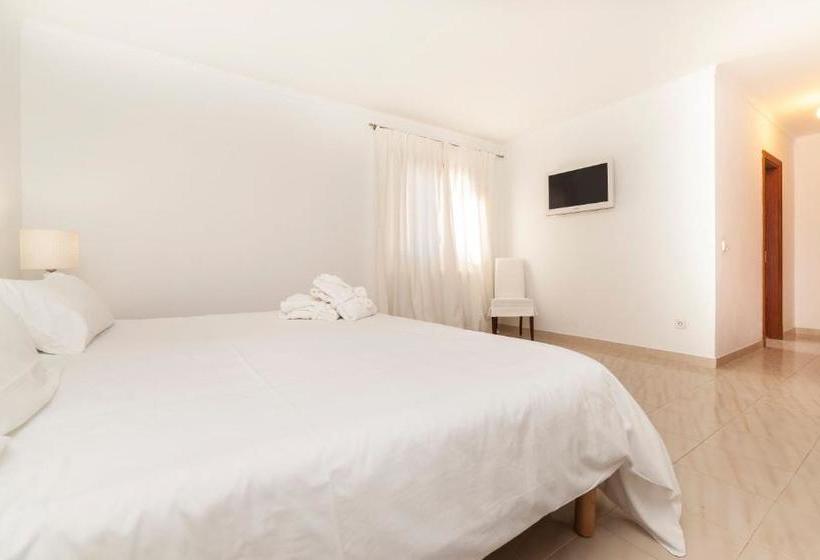 Отель Es Garrover