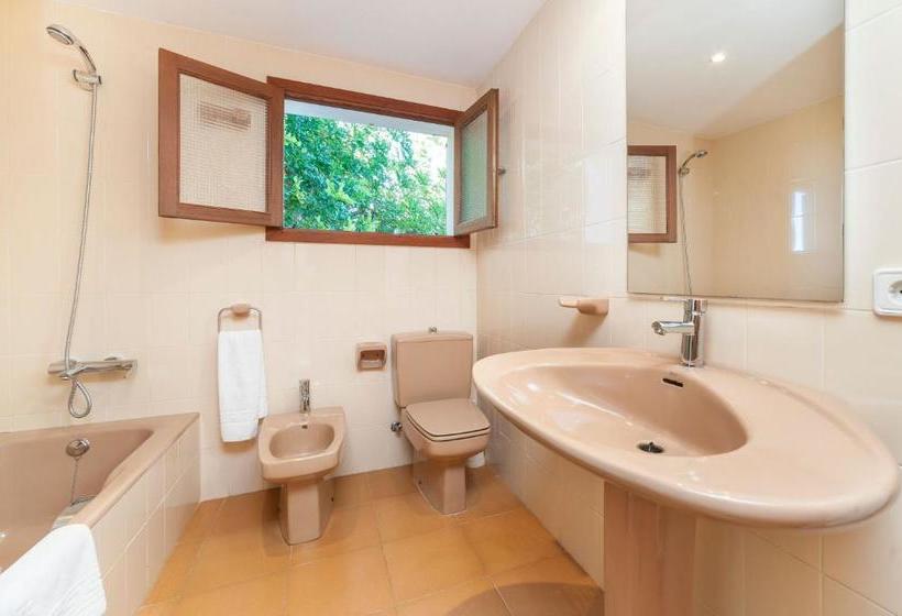 Отель Es Garrover