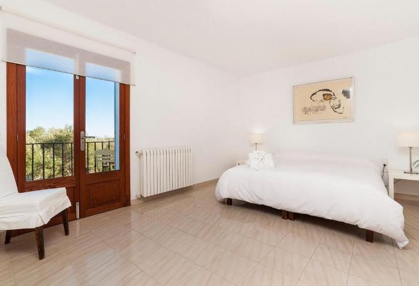 Отель Es Garrover