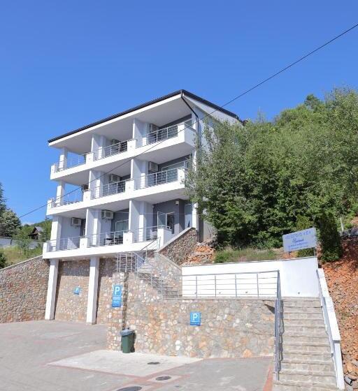 هتل Velestovo View Apartments