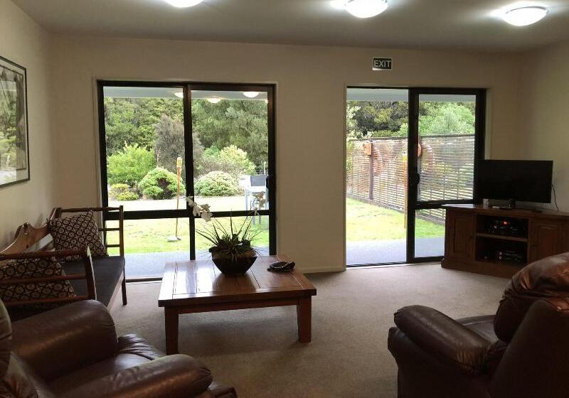 민박 Lake Brunner Longhouse