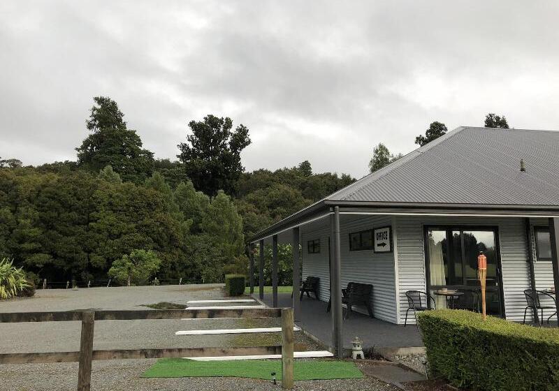 민박 Lake Brunner Longhouse