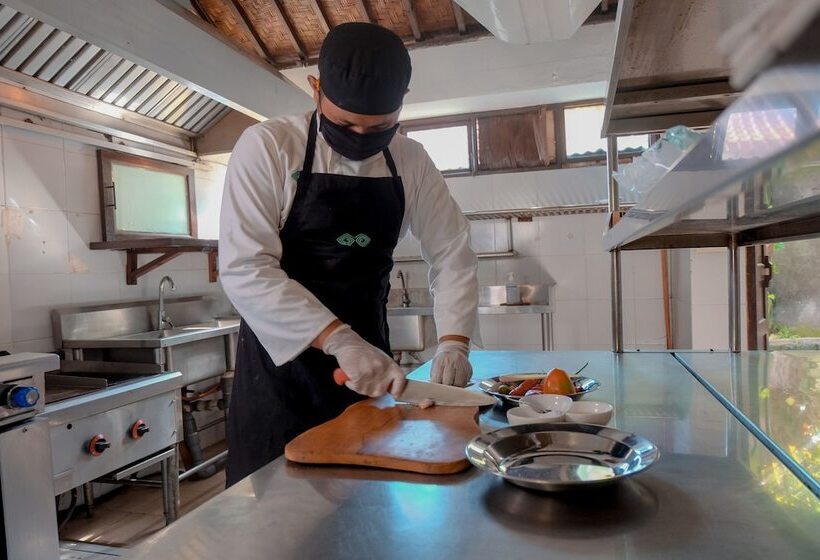 בית מלון כפרי Alam Candi Resort