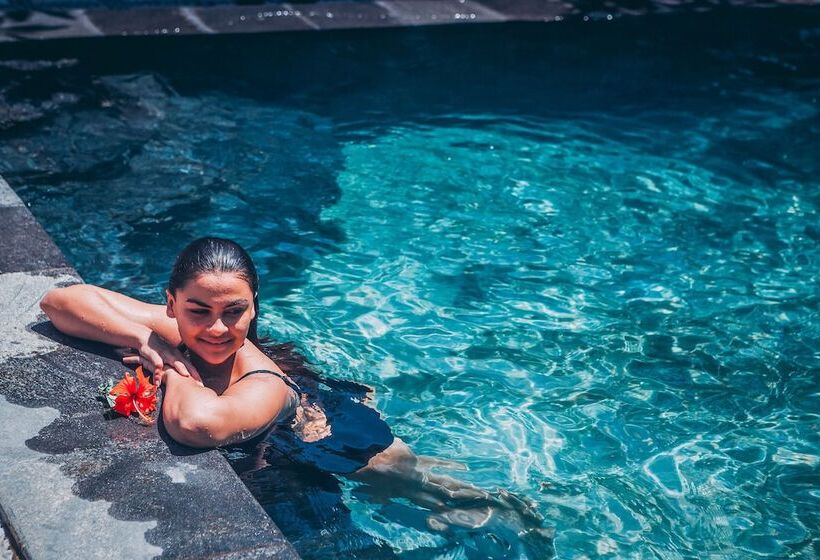 בית מלון כפרי Alam Candi Resort