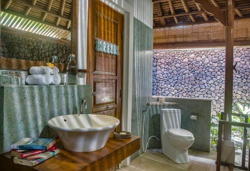 בית מלון כפרי Alam Candi Resort