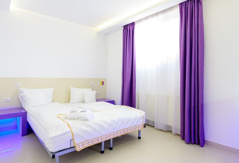 هتل Christina Plus