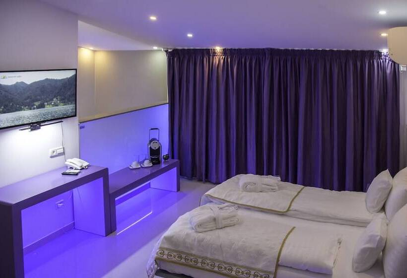 هتل Christina Plus