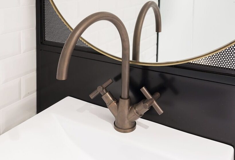 هتل Crystalbrook Albion