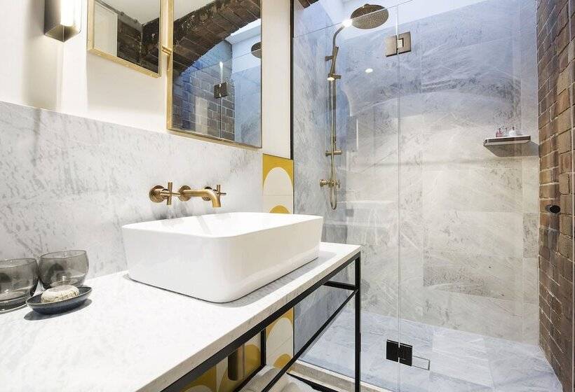 هتل Crystalbrook Albion