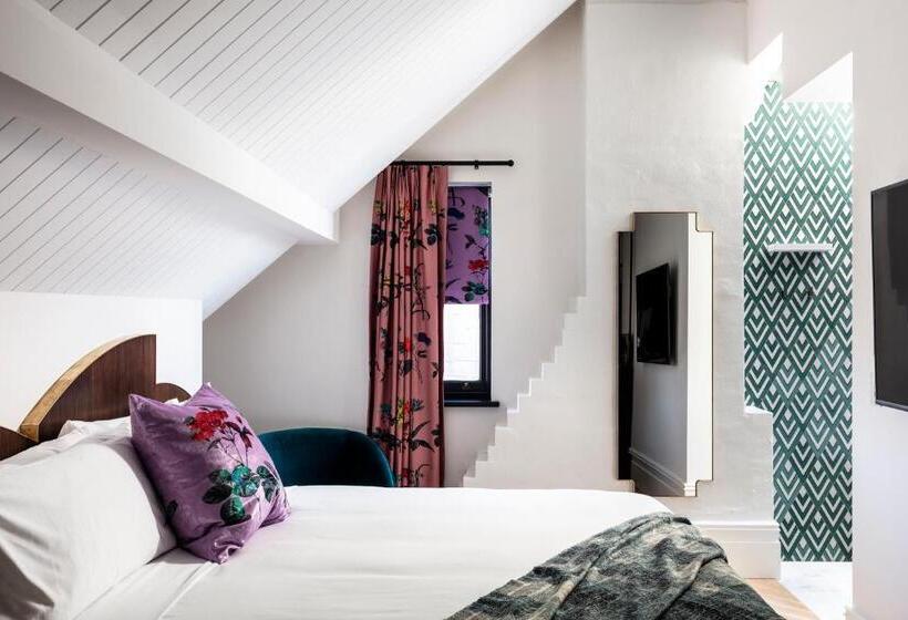 هتل Crystalbrook Albion