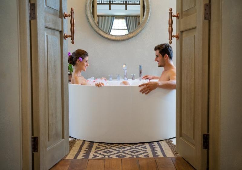 호텔 Devasom Khao Lak Beach Resort & Villas