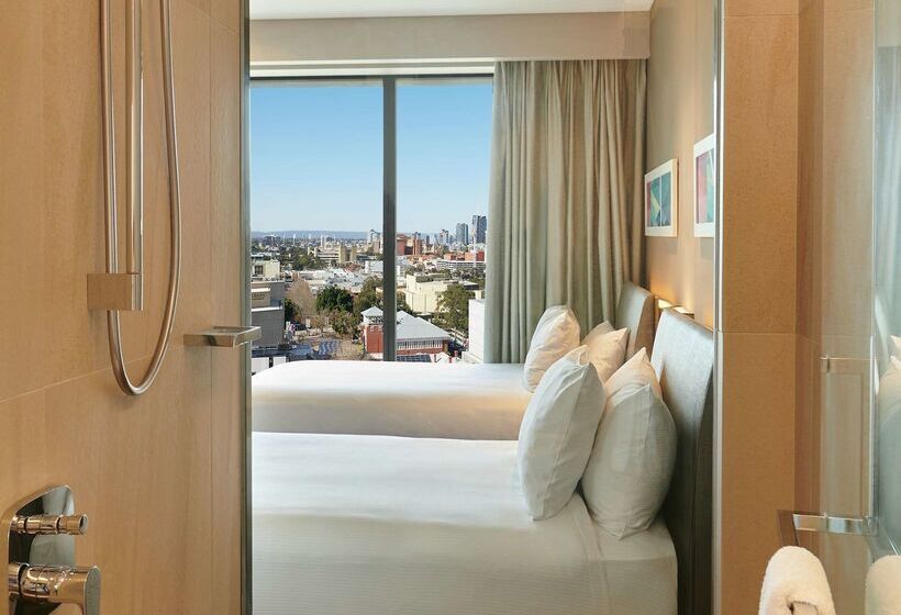هتل Doubletree By Hilton Perth Northbridge