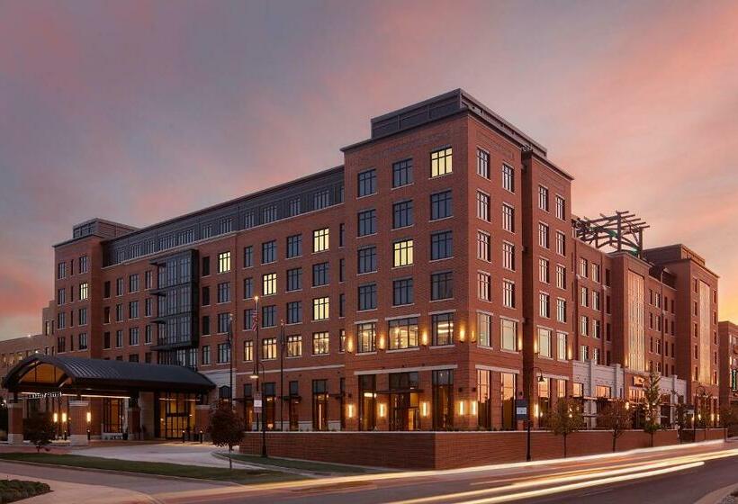 هتل Embassy Suites By Hilton South Bend At Notre Dame