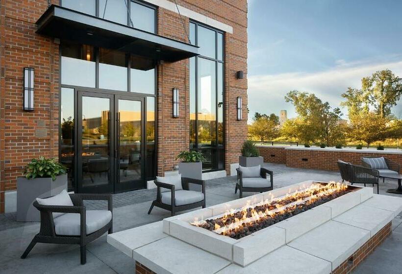 هتل Embassy Suites By Hilton South Bend At Notre Dame