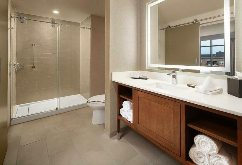 هتل Embassy Suites By Hilton South Bend At Notre Dame