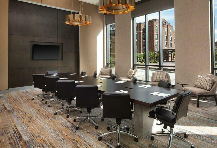 هتل Embassy Suites By Hilton South Bend At Notre Dame