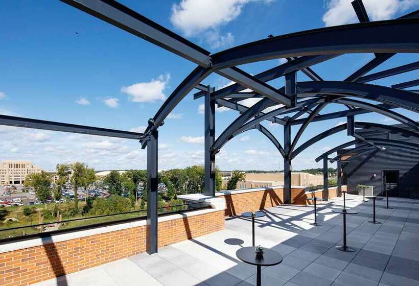 هتل Embassy Suites By Hilton South Bend At Notre Dame