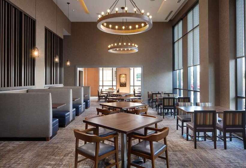 هتل Embassy Suites By Hilton South Bend At Notre Dame