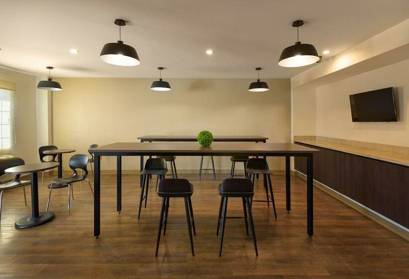 فندق Extended Suites Saltillo Galerias