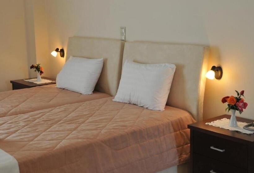 בית מלון כפרי Finiki Plaza