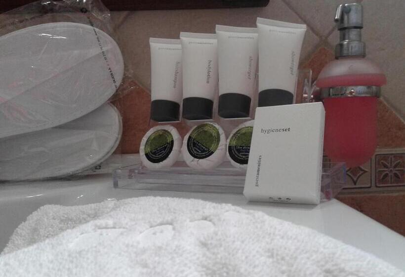 בית מלון כפרי Finiki Plaza