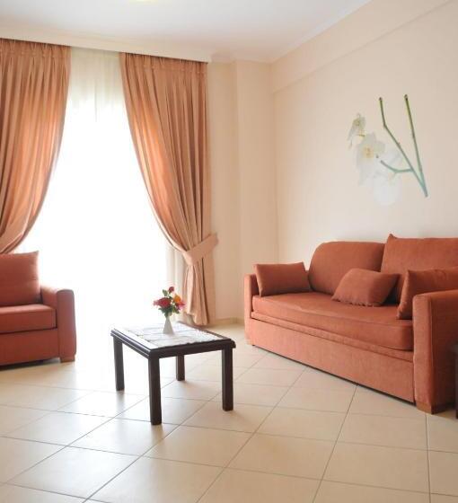 בית מלון כפרי Finiki Plaza