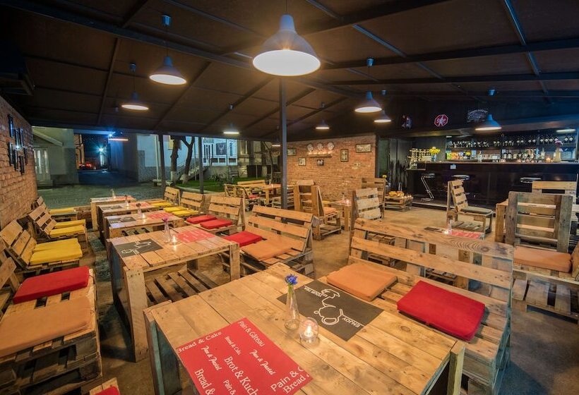 هتل Gold Star Tbilisi