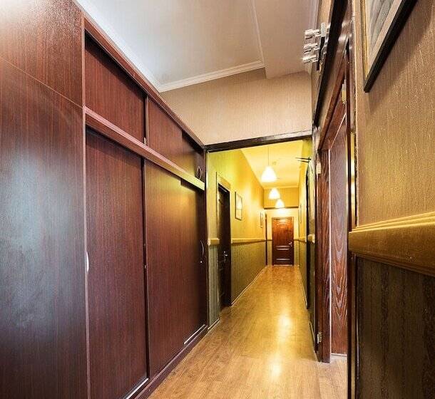 هتل Gold Star Tbilisi