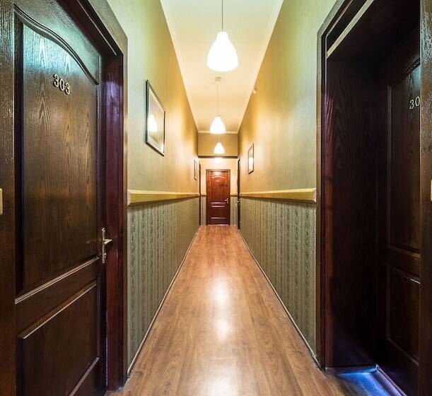 هتل Gold Star Tbilisi