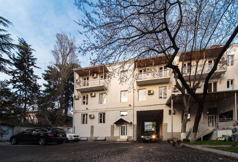 هتل Gold Star Tbilisi