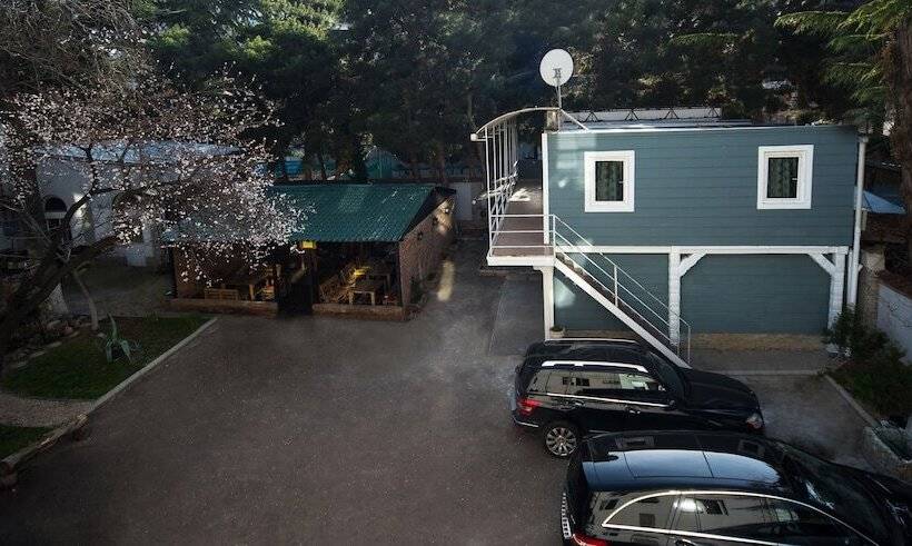 هتل Gold Star Tbilisi