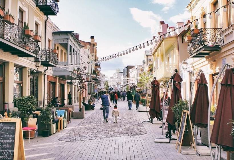 هتل Gold Star Tbilisi