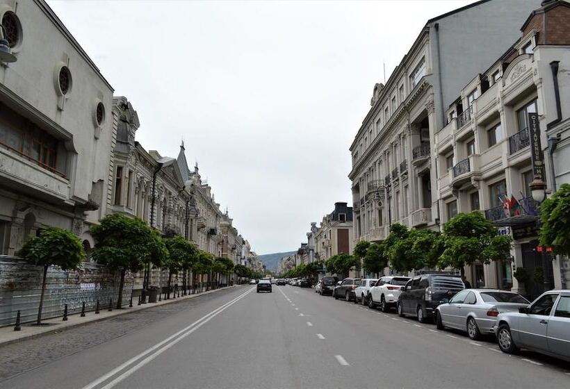 هتل Gold Star Tbilisi