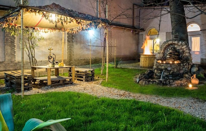 هتل Gold Star Tbilisi