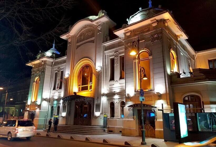 هتل Gold Star Tbilisi