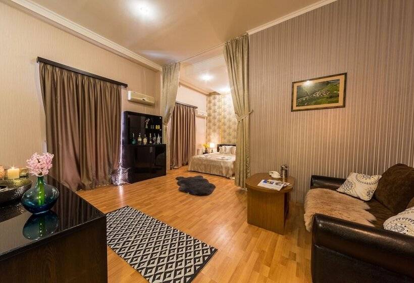 هتل Gold Star Tbilisi