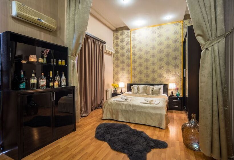 هتل Gold Star Tbilisi