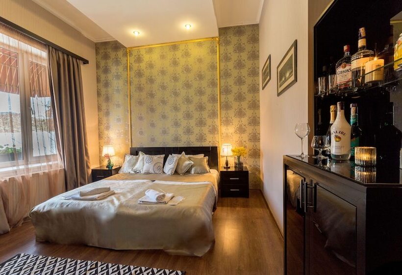 هتل Gold Star Tbilisi