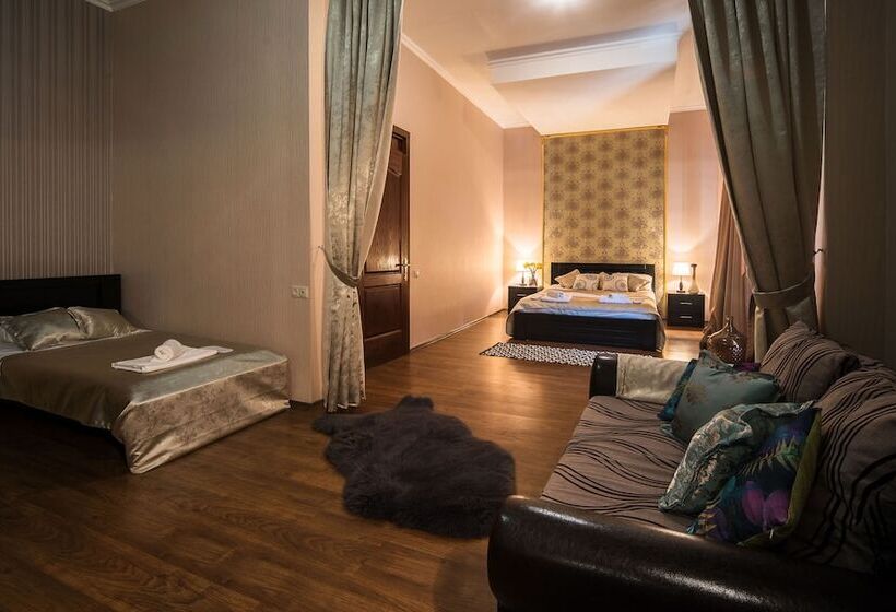 هتل Gold Star Tbilisi