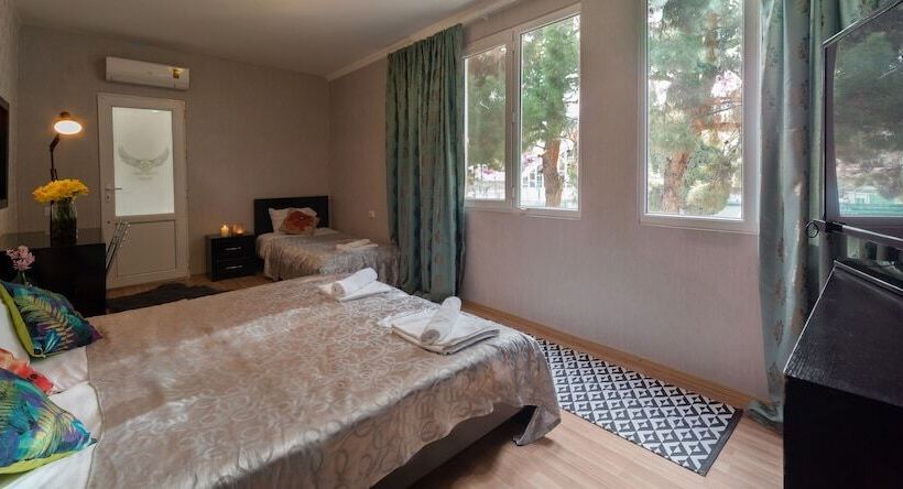 هتل Gold Star Tbilisi