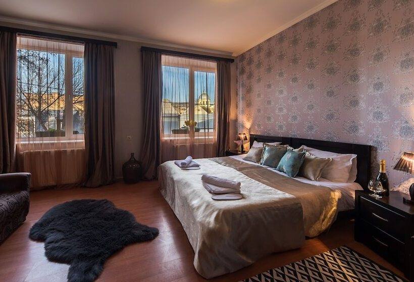 هتل Gold Star Tbilisi