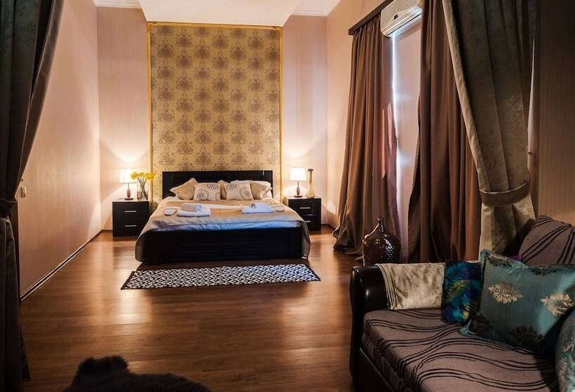 هتل Gold Star Tbilisi