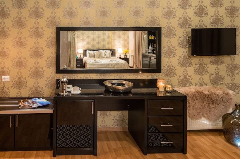 هتل Gold Star Tbilisi