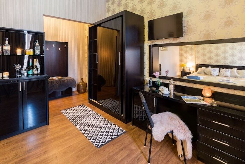 هتل Gold Star Tbilisi