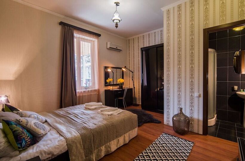 هتل Gold Star Tbilisi