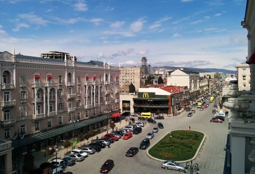 هتل Gold Star Tbilisi