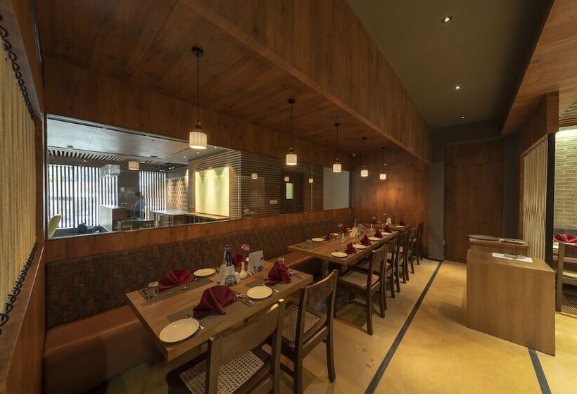 Отель Icon Boutique By Bhagini