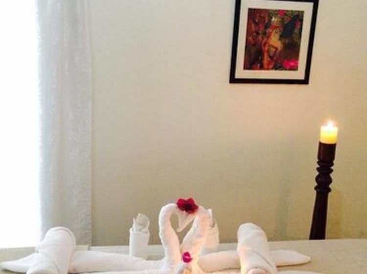 Отель Icon Boutique By Bhagini