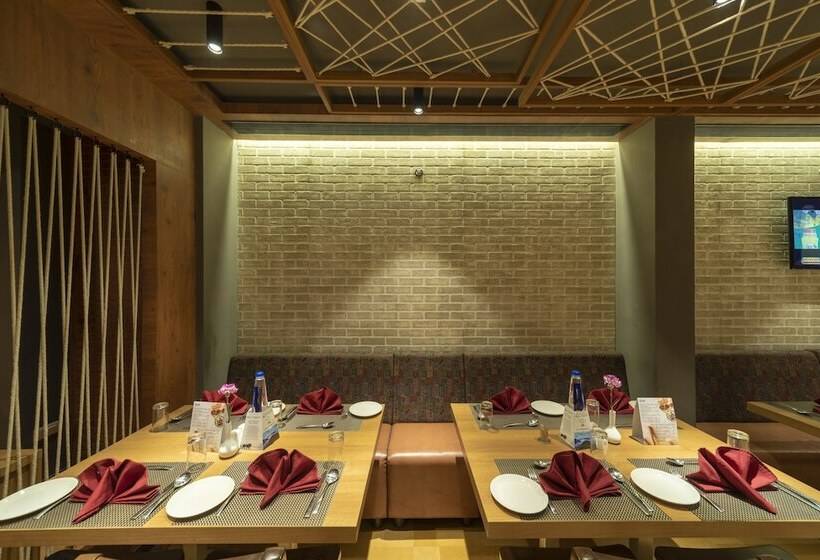 Отель Icon Boutique By Bhagini